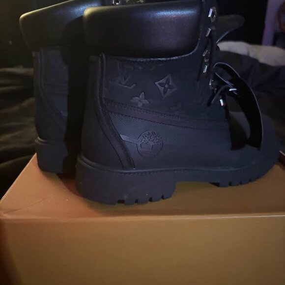 LV Timbs size 10.5 M - Picture 2 of 4